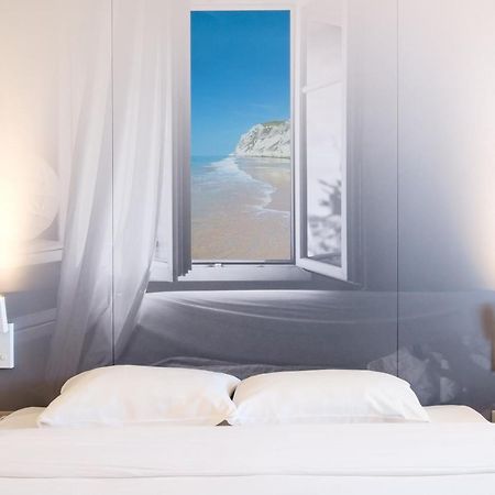 B&B Hotel Calais Centre St Pierre Dış mekan fotoğraf