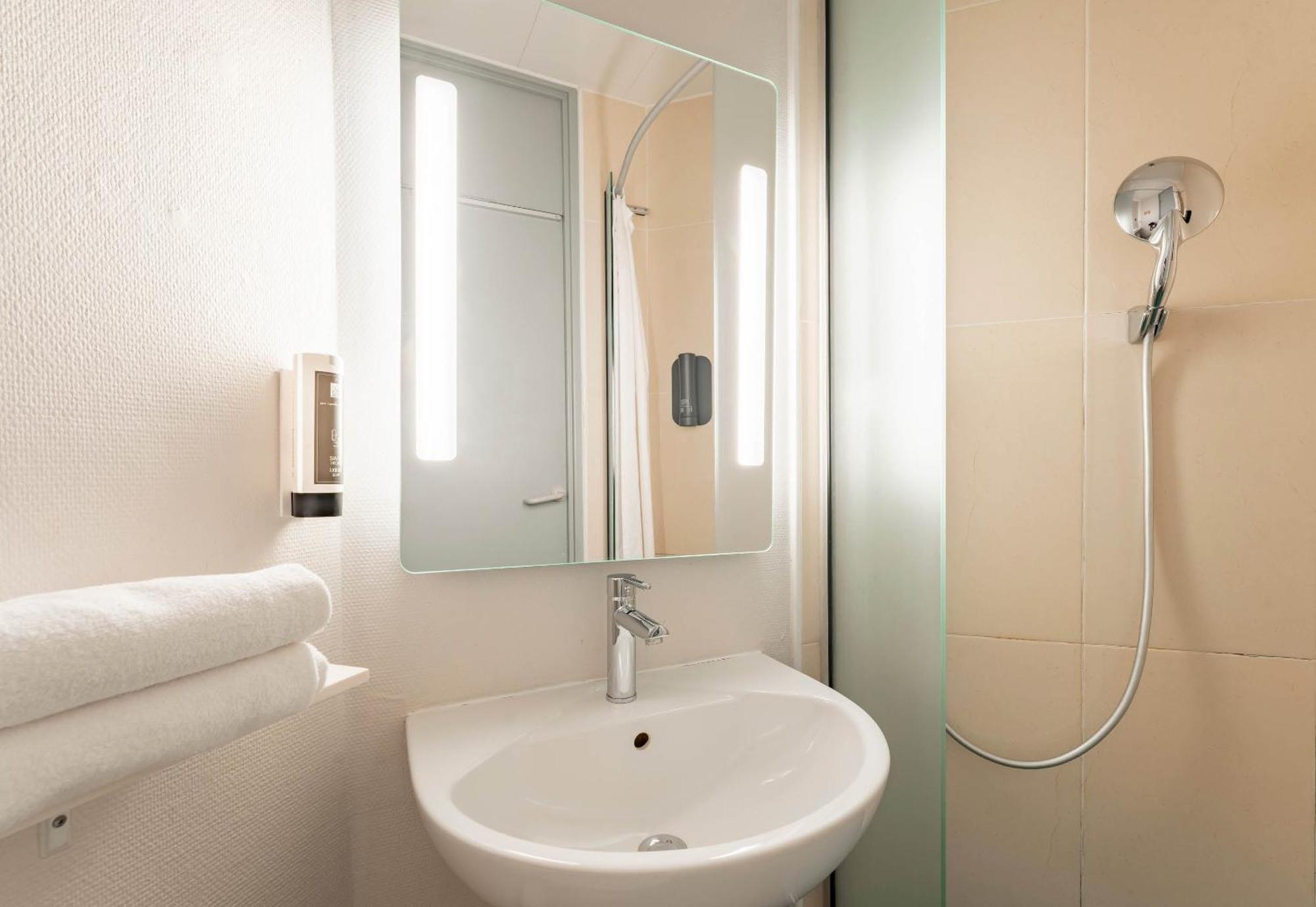 B&B Hotel Calais Centre St Pierre Dış mekan fotoğraf